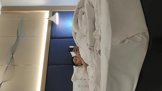 日韩欧美不卡一区二区高清-vavababy 面 試 畢 業 生 被 颻 渴 的 OL約 到 旅 館 脫 下 褲 子 吃 各 種 姿 勢 狂 抽 猛 送 全 部 射 嘴 巴 吞 淨