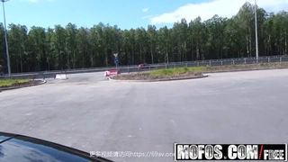 欧美日韩人妻激情-第一次与男友以外的男人在行使中车震!