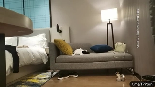 欧美日韩人妻激情-第一次与男友以外的男人在行使中车震!
