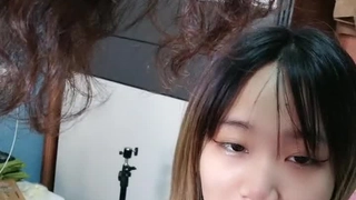欧美日韩人妻激情-第一次与男友以外的男人在行使中车震!